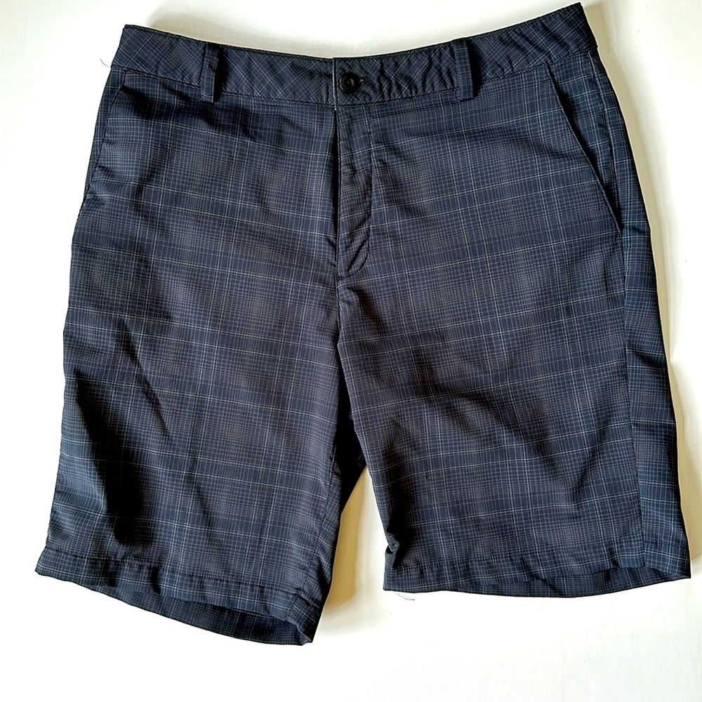 Men’s UA golf shorts